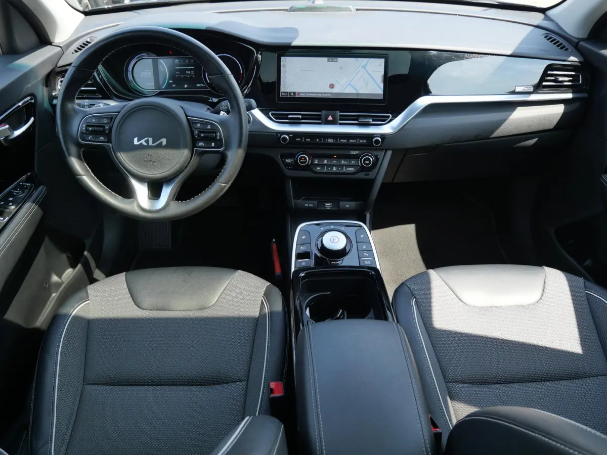 DynamicPlusLine 64 kWh | SOH 96,8% | 3Fase | Cruise | Schuif-kanteldak | Navi | keyless | Carplay |