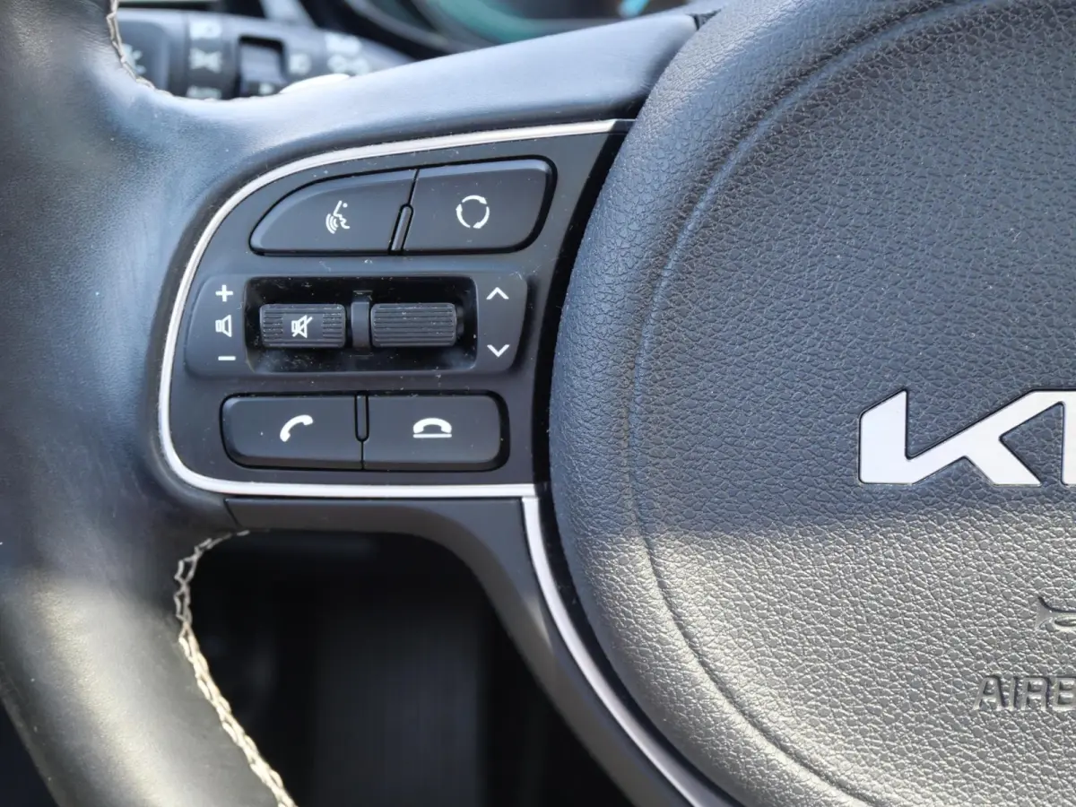 DynamicPlusLine 64 kWh | SOH 96,8% | 3Fase | Cruise | Schuif-kanteldak | Navi | keyless | Carplay |