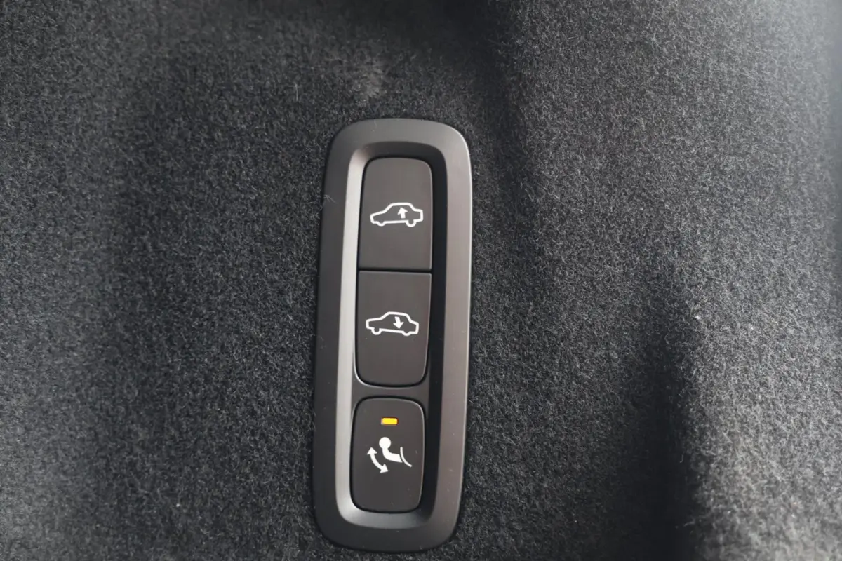 T8 Recharge AWD HEICO Black Edition | Stoelverwarming | Trekhaak | Panoramadak | HUD | 360° Camera | B&W | BLIS | Pilot Assist | Full Options