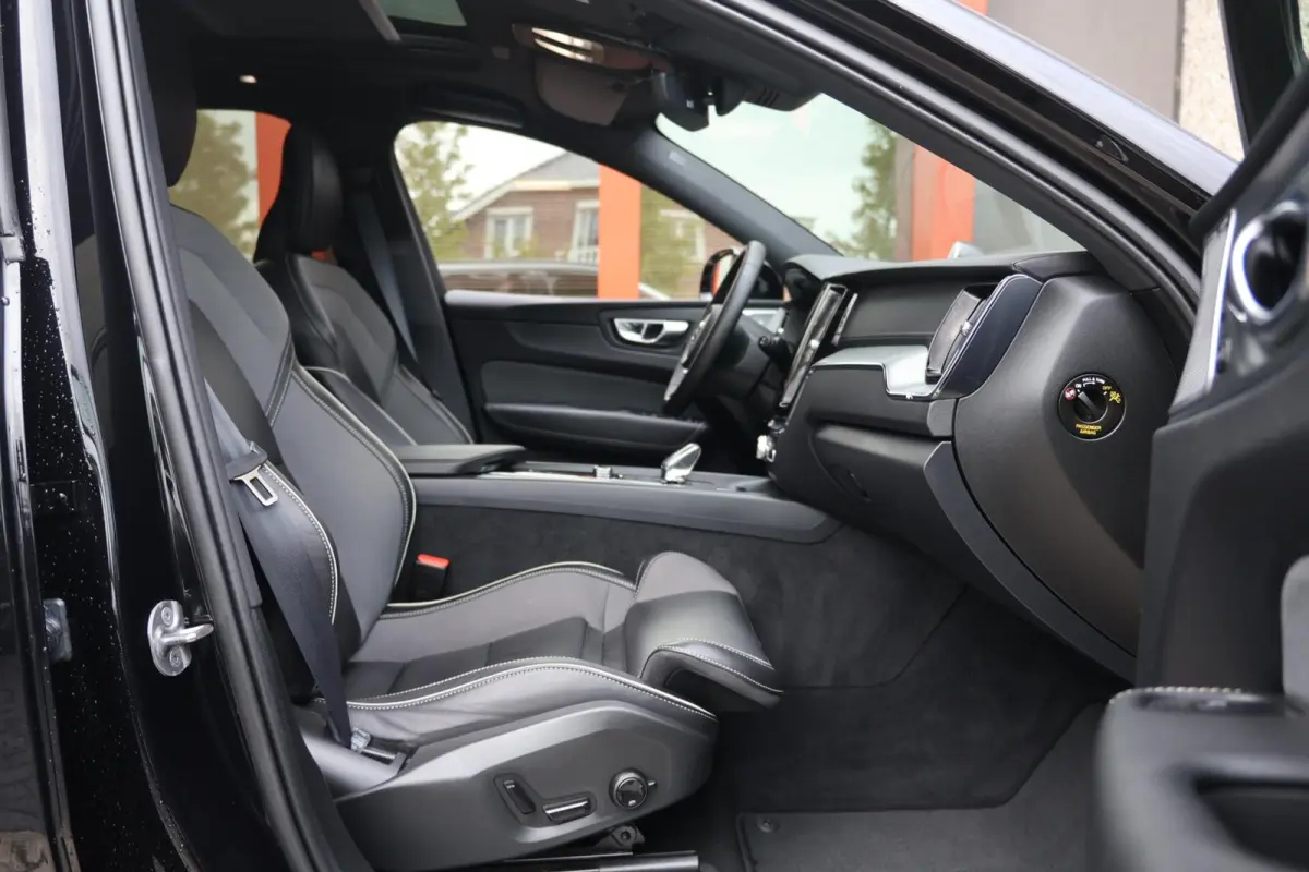 T8 Recharge AWD HEICO Black Edition | Stoelverwarming | Trekhaak | Panoramadak | HUD | 360° Camera | B&W | BLIS | Pilot Assist | Full Options
