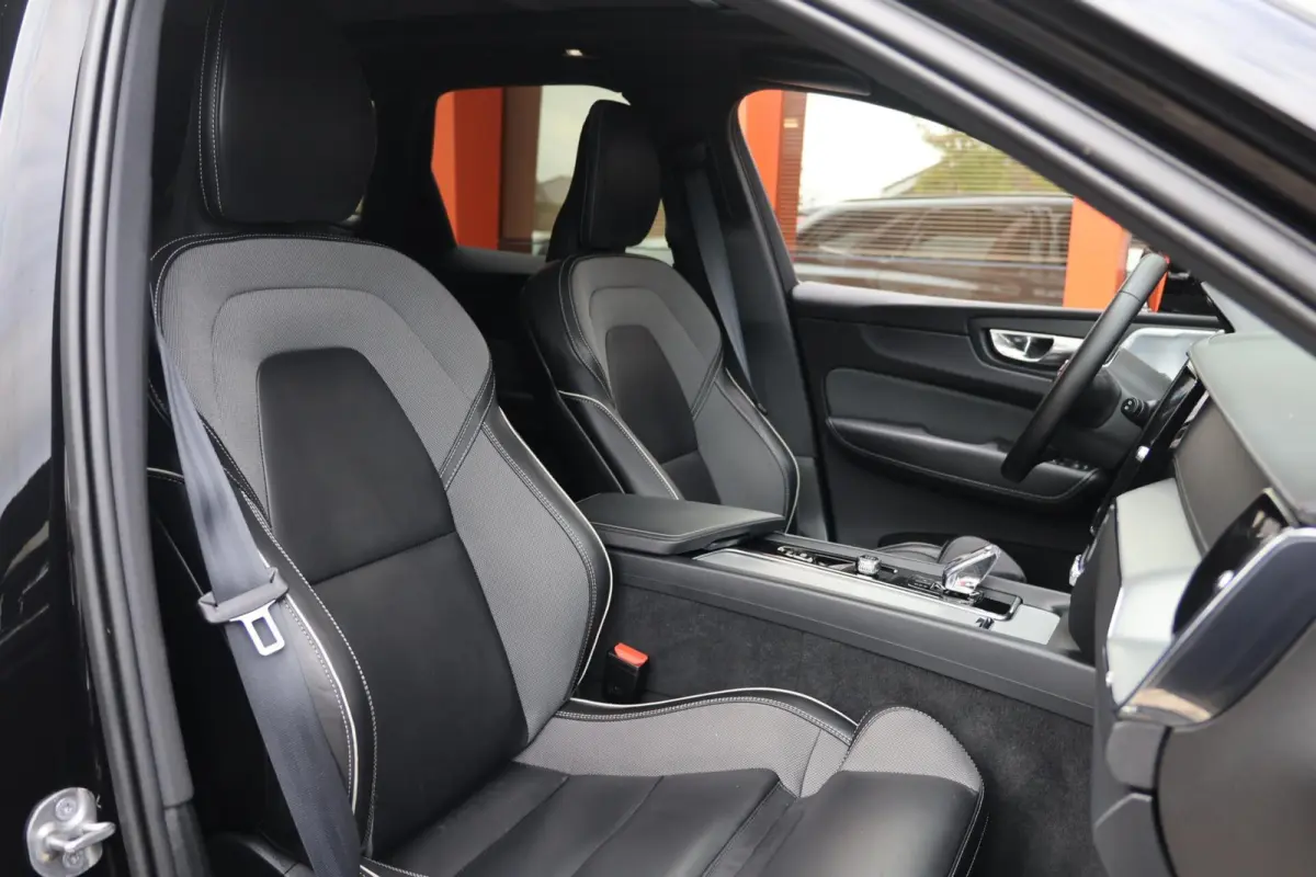 T8 Recharge AWD HEICO Black Edition | Stoelverwarming | Trekhaak | Panoramadak | HUD | 360° Camera | B&W | BLIS | Pilot Assist | Full Options