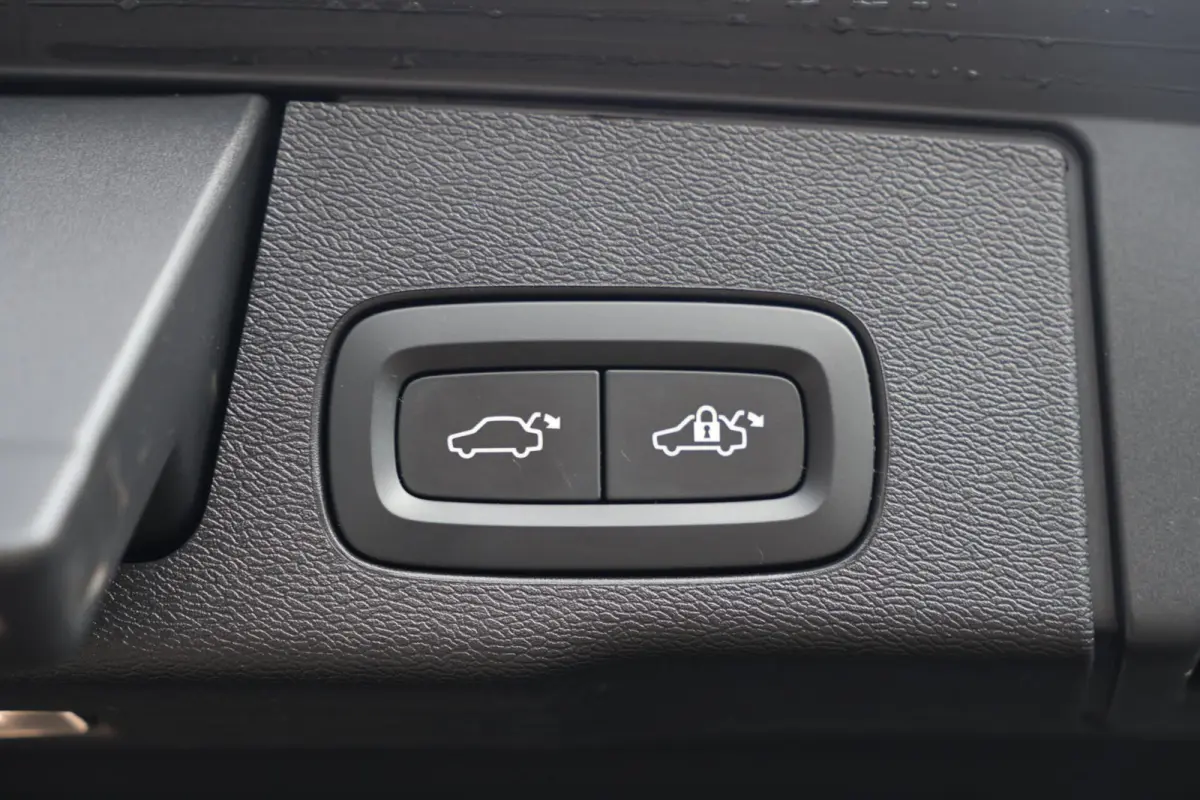 T8 Recharge AWD HEICO Black Edition | Stoelverwarming | Trekhaak | Panoramadak | HUD | 360° Camera | B&W | BLIS | Pilot Assist | Full Options