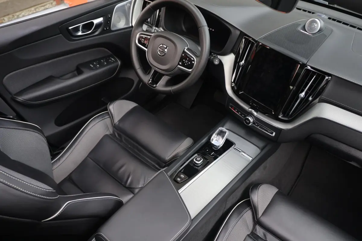 T8 Recharge AWD HEICO Black Edition | Stoelverwarming | Trekhaak | Panoramadak | HUD | 360° Camera | B&W | BLIS | Pilot Assist | Full Options