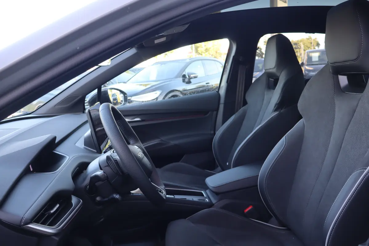 Sportline 286PK | Aansluitpunt voor DC snelladen tot 135kW (85) | Adaptive Cruise control met speed limiter | Bandenspanningscontrolesysteem