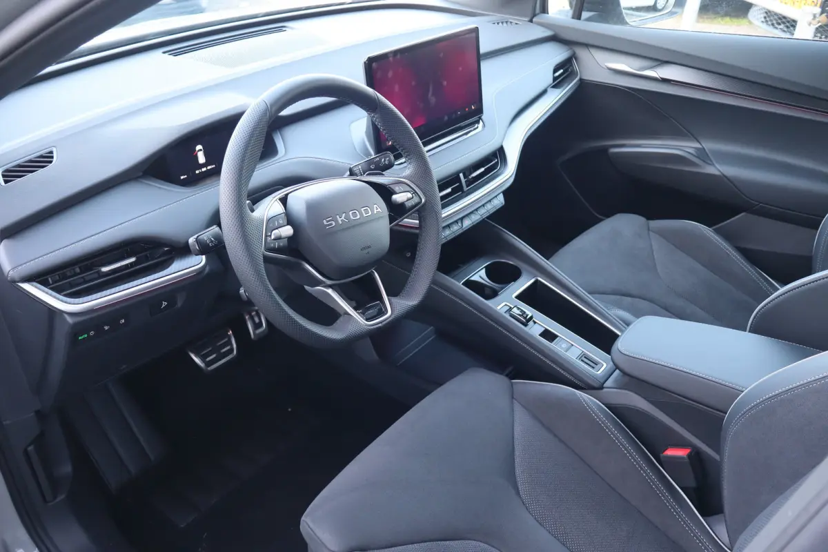 Sportline 286PK | Aansluitpunt voor DC snelladen tot 135kW (85) | Adaptive Cruise control met speed limiter | Bandenspanningscontrolesysteem