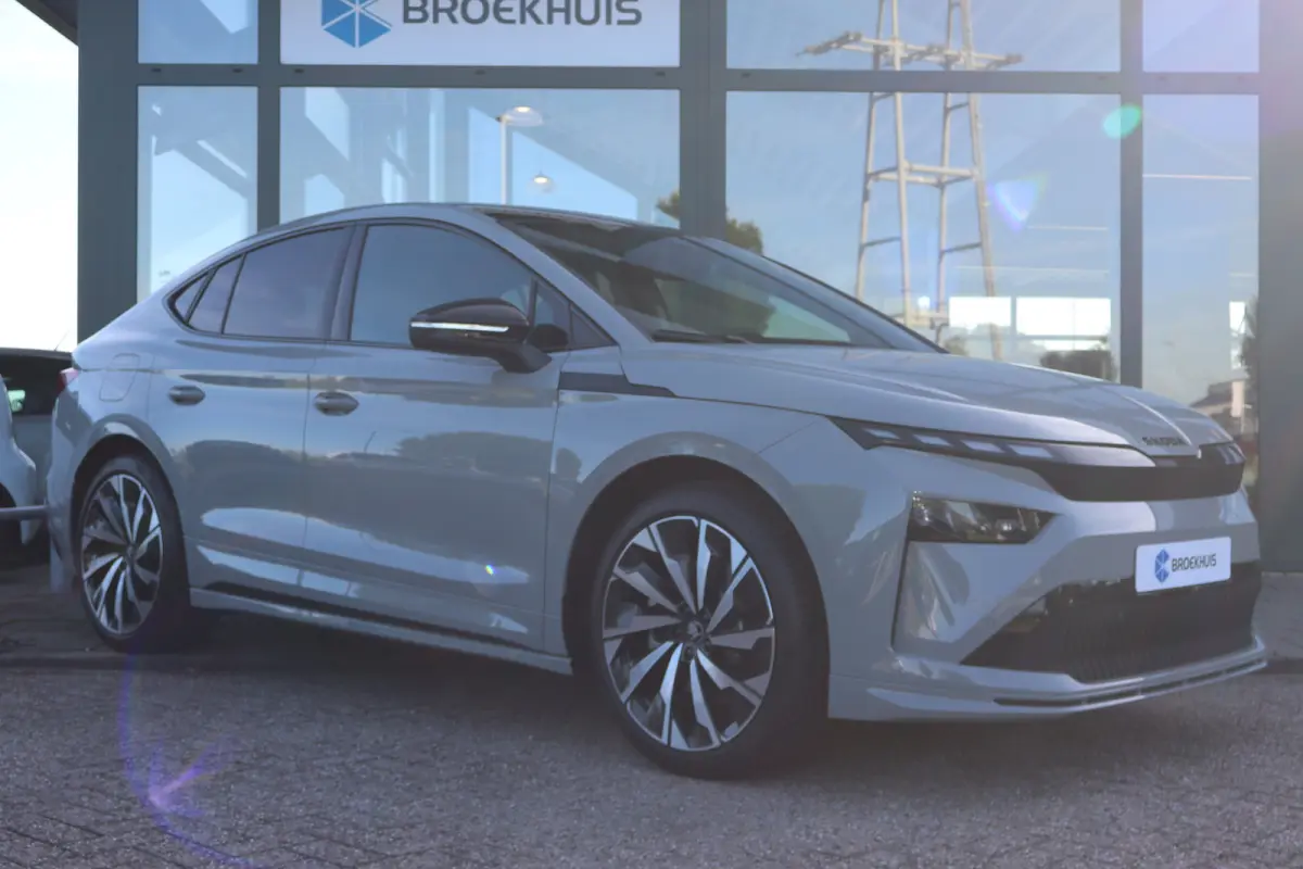 Sportline 286PK | Aansluitpunt voor DC snelladen tot 135kW (85) | Adaptive Cruise control met speed limiter | Bandenspanningscontrolesysteem
