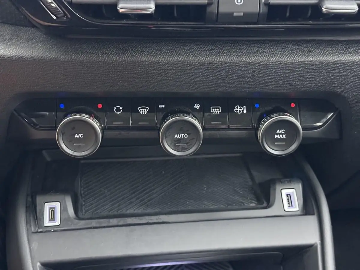 Feel Ed 50 kWh SoH.87% H.Leder/Hud/Ad.Cruise/ 3Fase/Stuurwielverw./Led/18inch/Camera/Nav/CarPlay