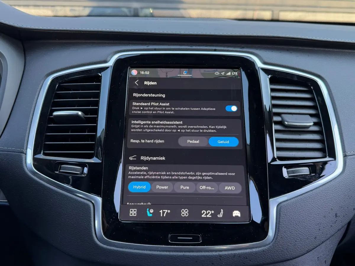 2.0 T8 Recharge AWD Ultra Dark | SOH 95% | Massage | Luchtvering | Alcantara | Trekhaak | BTW