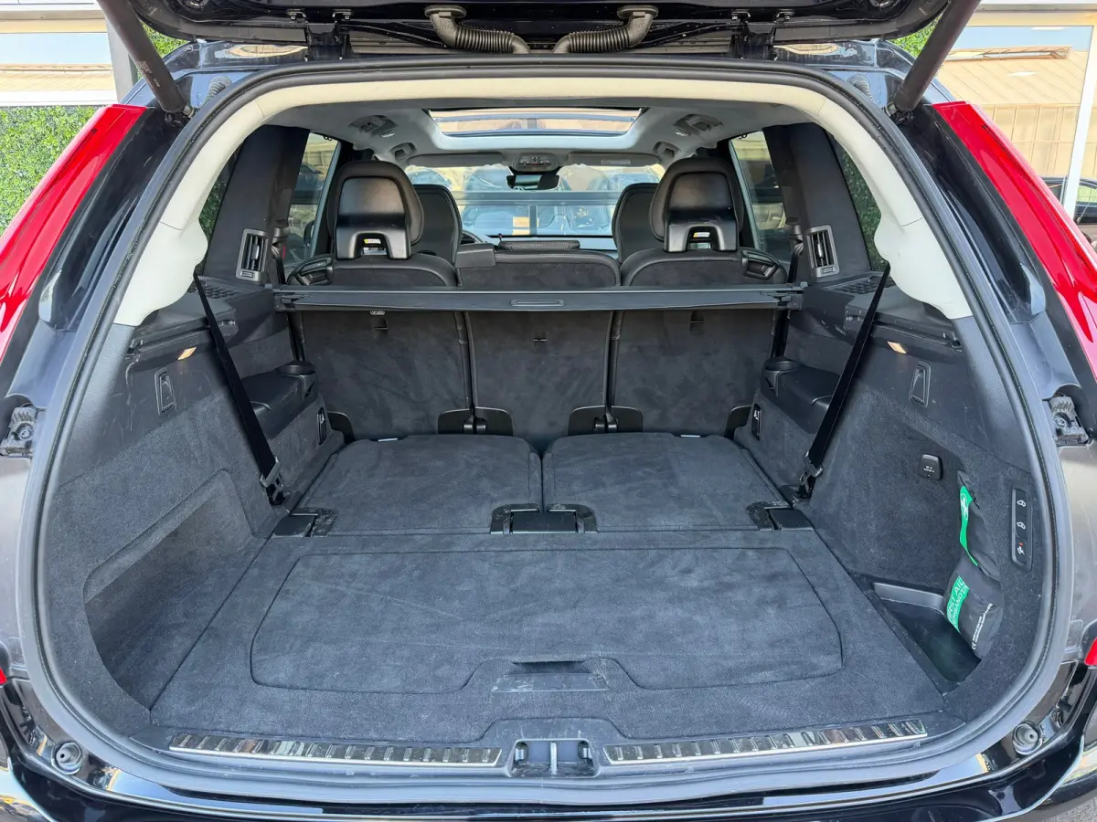 2.0 T8 Recharge AWD Ultra Dark | SOH 95% | Massage | Luchtvering | Alcantara | Trekhaak | BTW