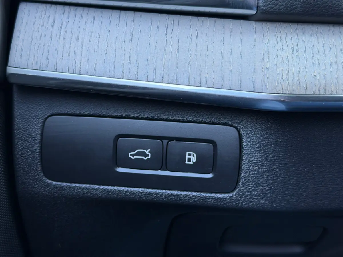 2.0 T8 Recharge AWD Ultra Dark | SOH 95% | Massage | Luchtvering | Alcantara | Trekhaak | BTW
