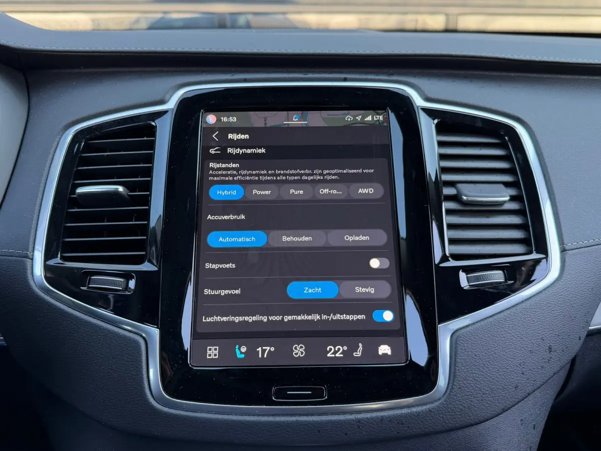 2.0 T8 Recharge AWD Ultra Dark | SOH 95% | Massage | Luchtvering | Alcantara | Trekhaak | BTW