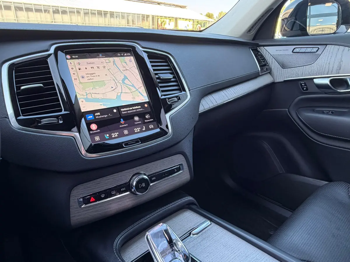 2.0 T8 Recharge AWD Ultra Dark | SOH 95% | Massage | Luchtvering | Alcantara | Trekhaak | BTW
