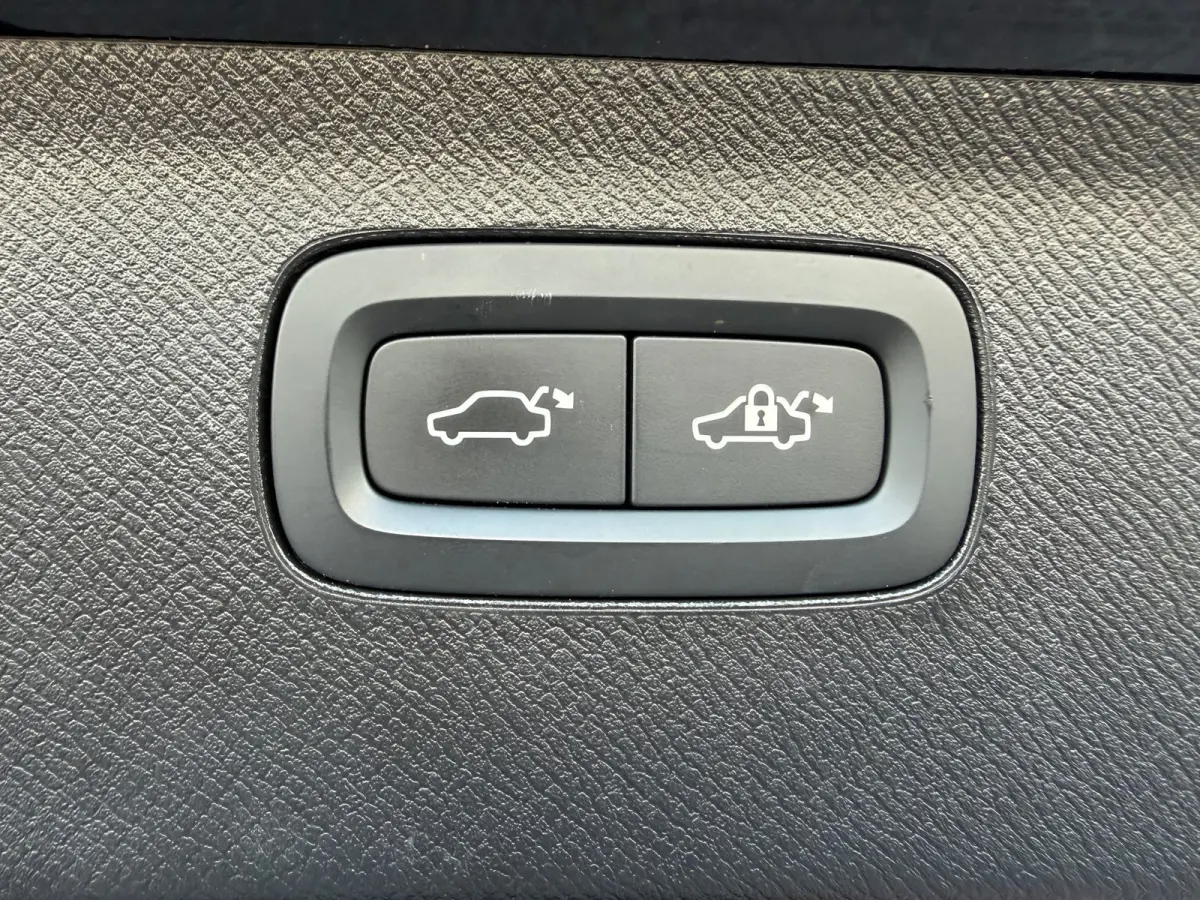 2.0 T8 Recharge AWD Ultra Dark | SOH 95% | Massage | Luchtvering | Alcantara | Trekhaak | BTW