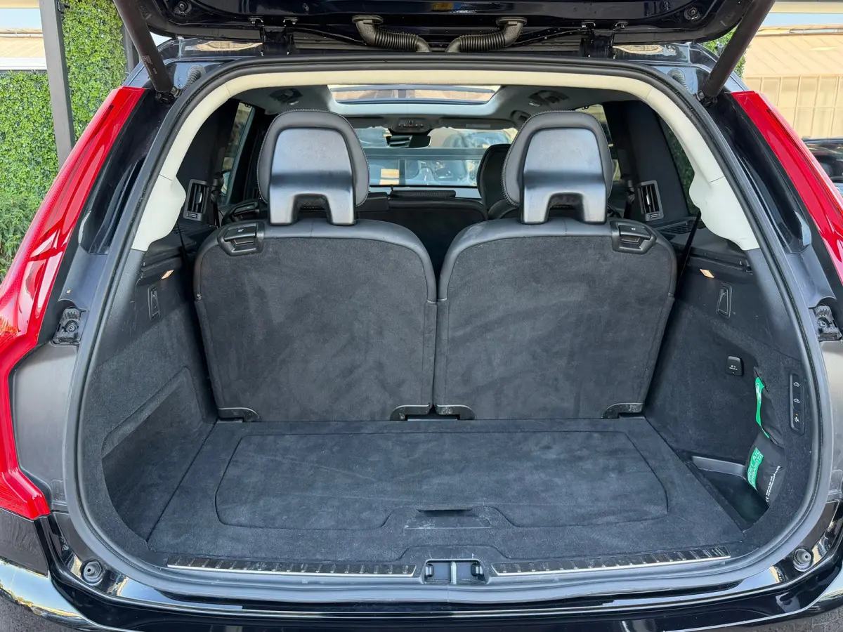 2.0 T8 Recharge AWD Ultra Dark | SOH 95% | Massage | Luchtvering | Alcantara | Trekhaak | BTW