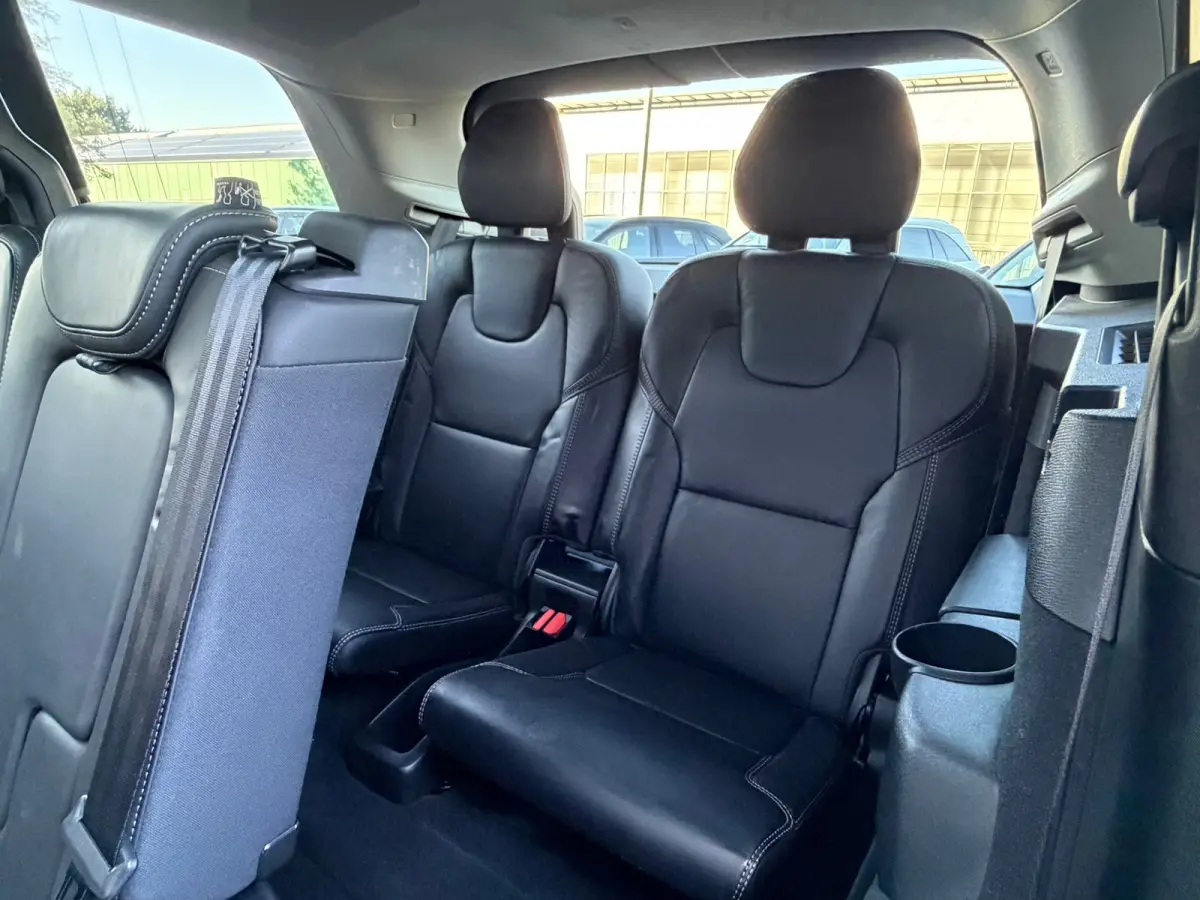 2.0 T8 Recharge AWD Ultra Dark | SOH 95% | Massage | Luchtvering | Alcantara | Trekhaak | BTW