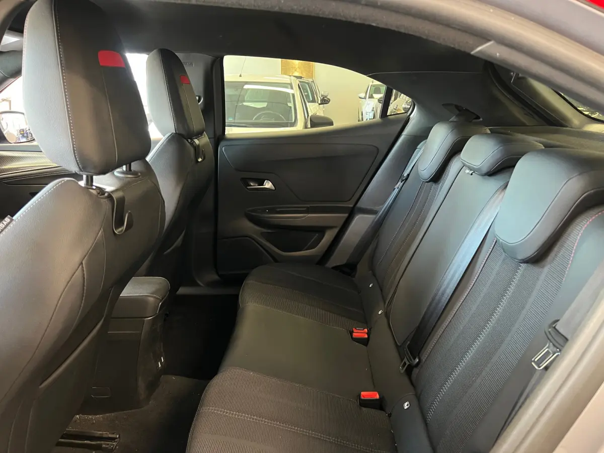 1.2 Turbo GS Line – Automaat – Navigatie – Camera – Adaptive cruise – Keyless