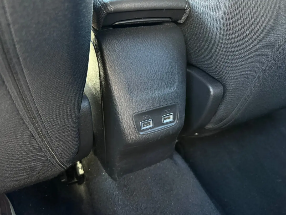 1.2 Hybrid 145 Allure 360 camera | Keyless | Adaptive cruise control | Apple carplay & Android auto