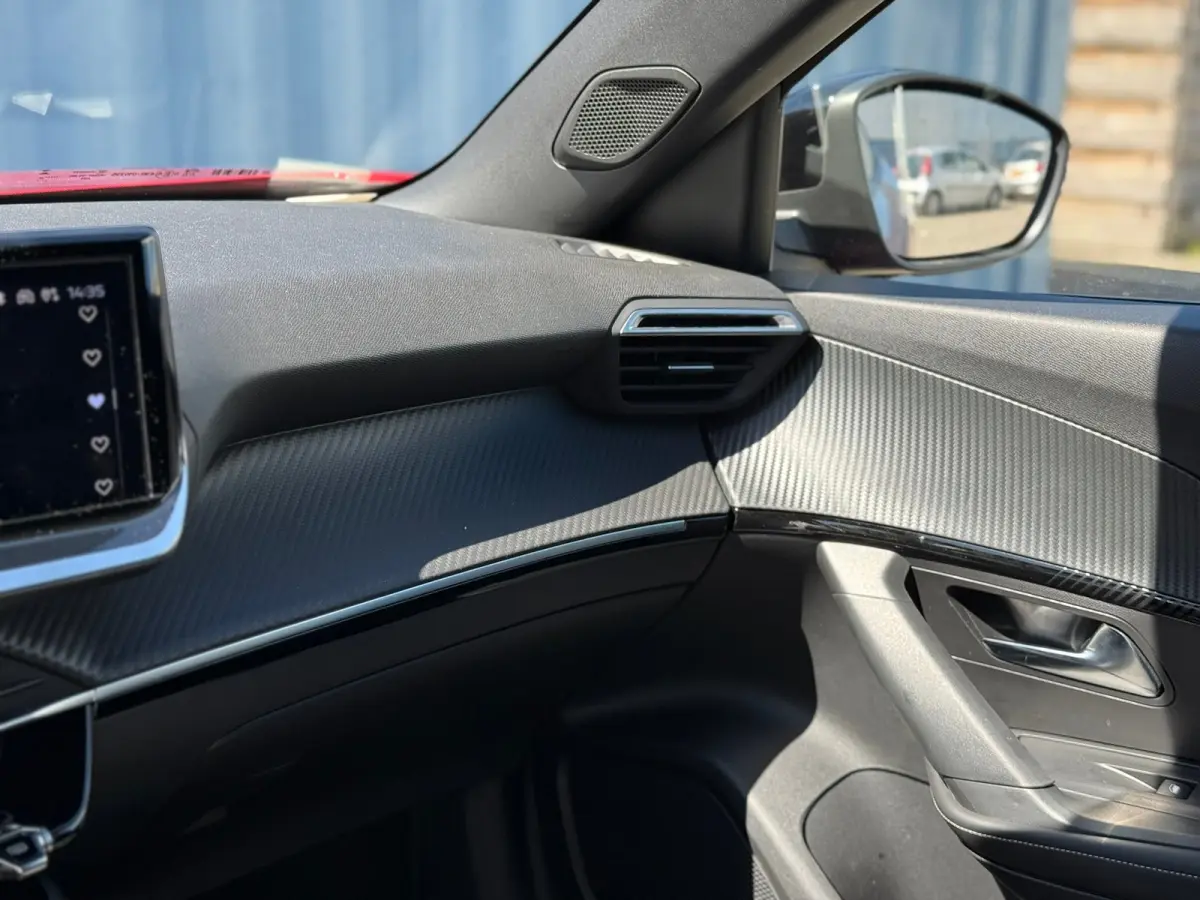 1.2 Hybrid 145 Allure 360 camera | Keyless | Adaptive cruise control | Apple carplay & Android auto