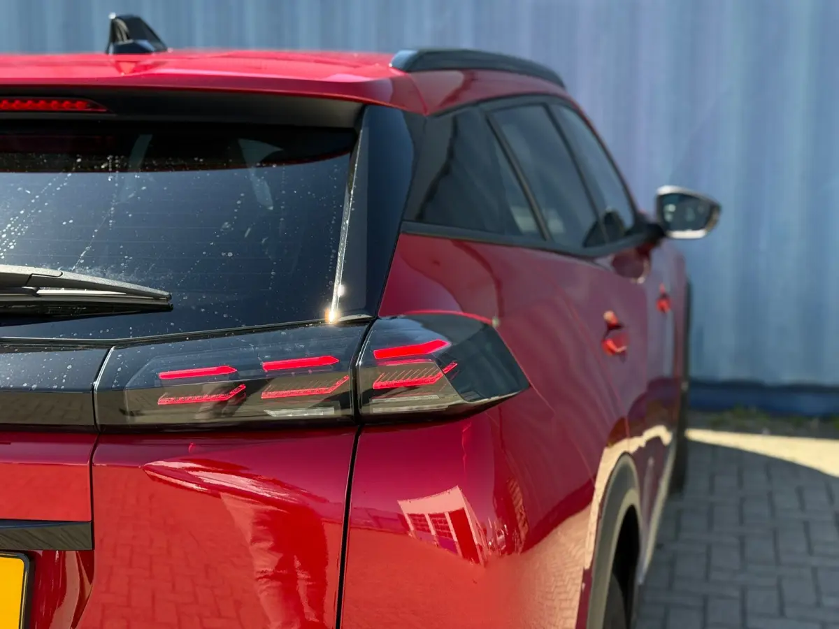 1.2 Hybrid 145 Allure 360 camera | Keyless | Adaptive cruise control | Apple carplay & Android auto