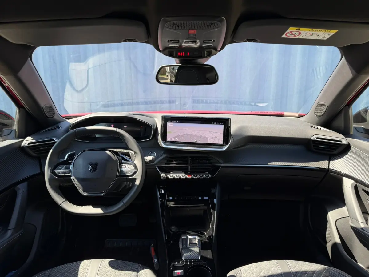 1.2 Hybrid 145 Allure 360 camera | Keyless | Adaptive cruise control | Apple carplay & Android auto
