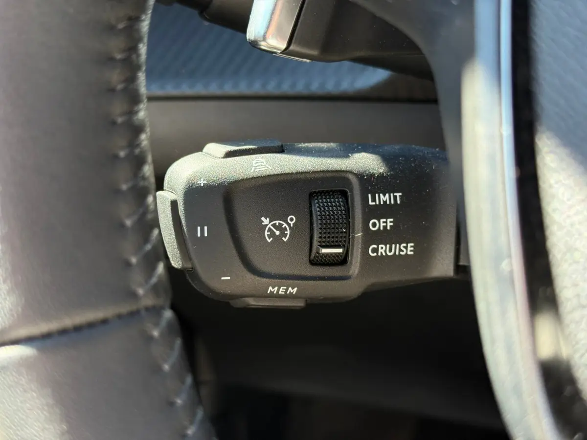 1.2 Hybrid 145 Allure 360 camera | Keyless | Adaptive cruise control | Apple carplay & Android auto