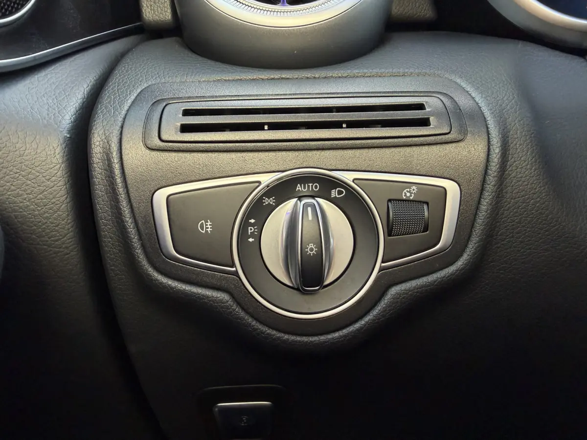 300 4MATIC Premium AMG styling / Schuif-kanteldak / Navi / 20" / Carplay / 360 Camera