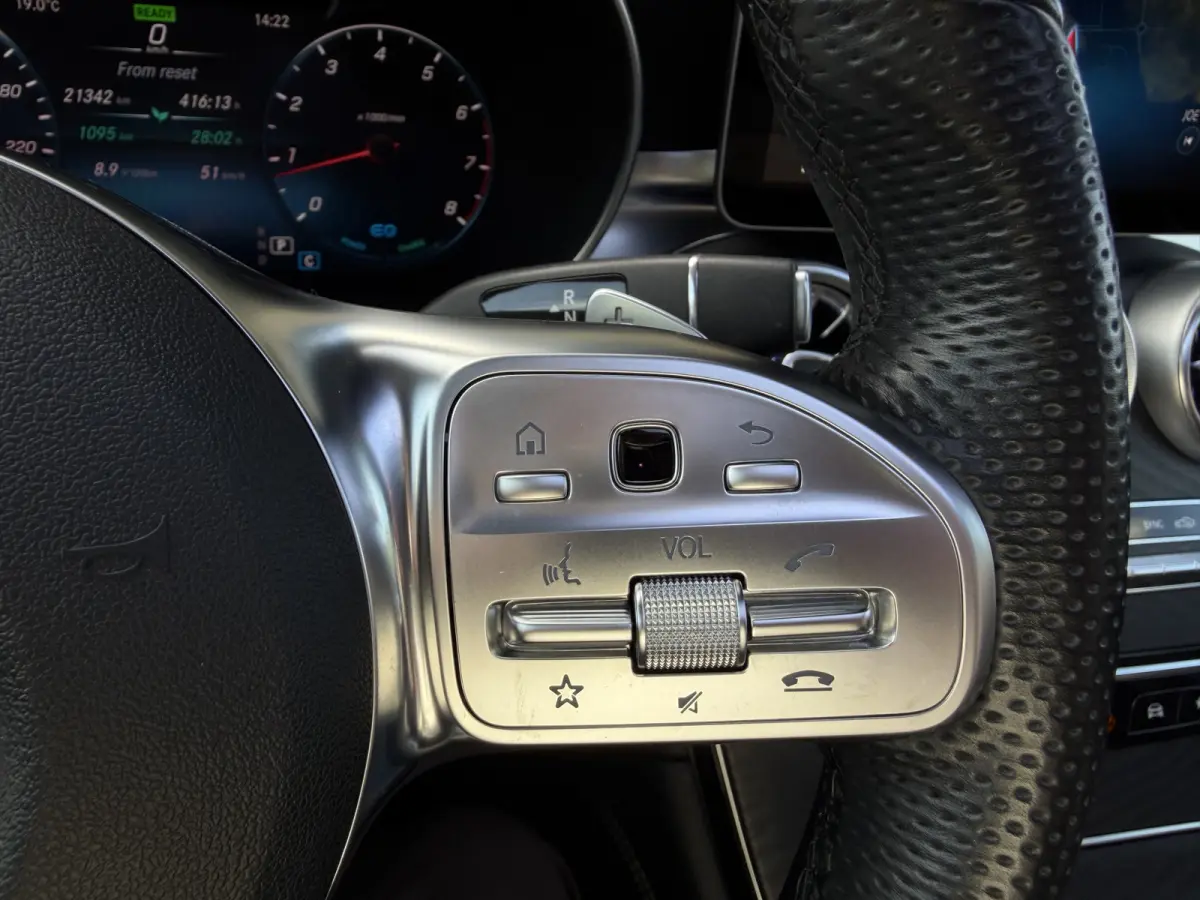 300 4MATIC Premium AMG styling / Schuif-kanteldak / Navi / 20" / Carplay / 360 Camera