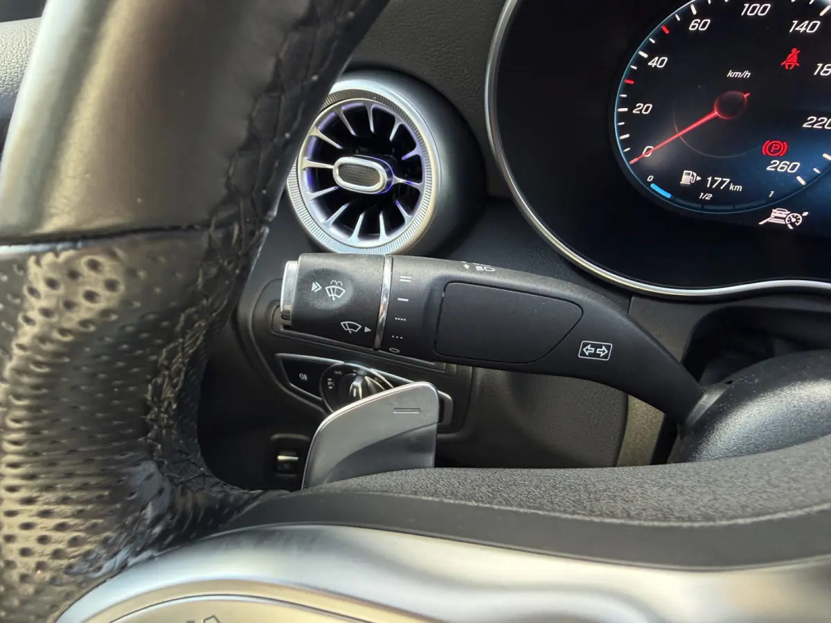 300 4MATIC Premium AMG styling / Schuif-kanteldak / Navi / 20" / Carplay / 360 Camera