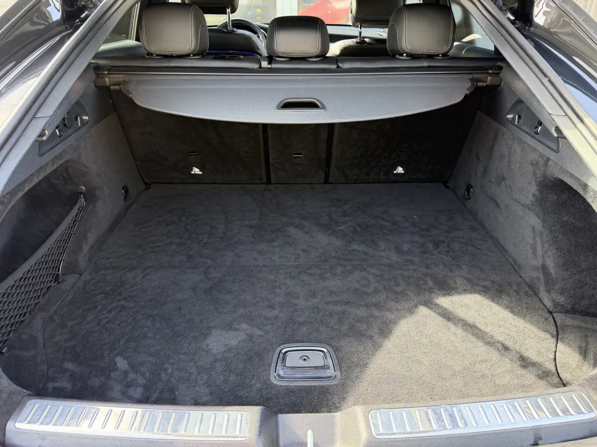 300 4MATIC Premium AMG styling / Schuif-kanteldak / Navi / 20" / Carplay / 360 Camera