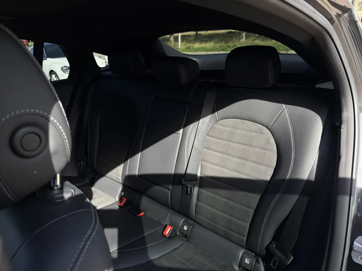 300 4MATIC Premium AMG styling / Schuif-kanteldak / Navi / 20" / Carplay / 360 Camera