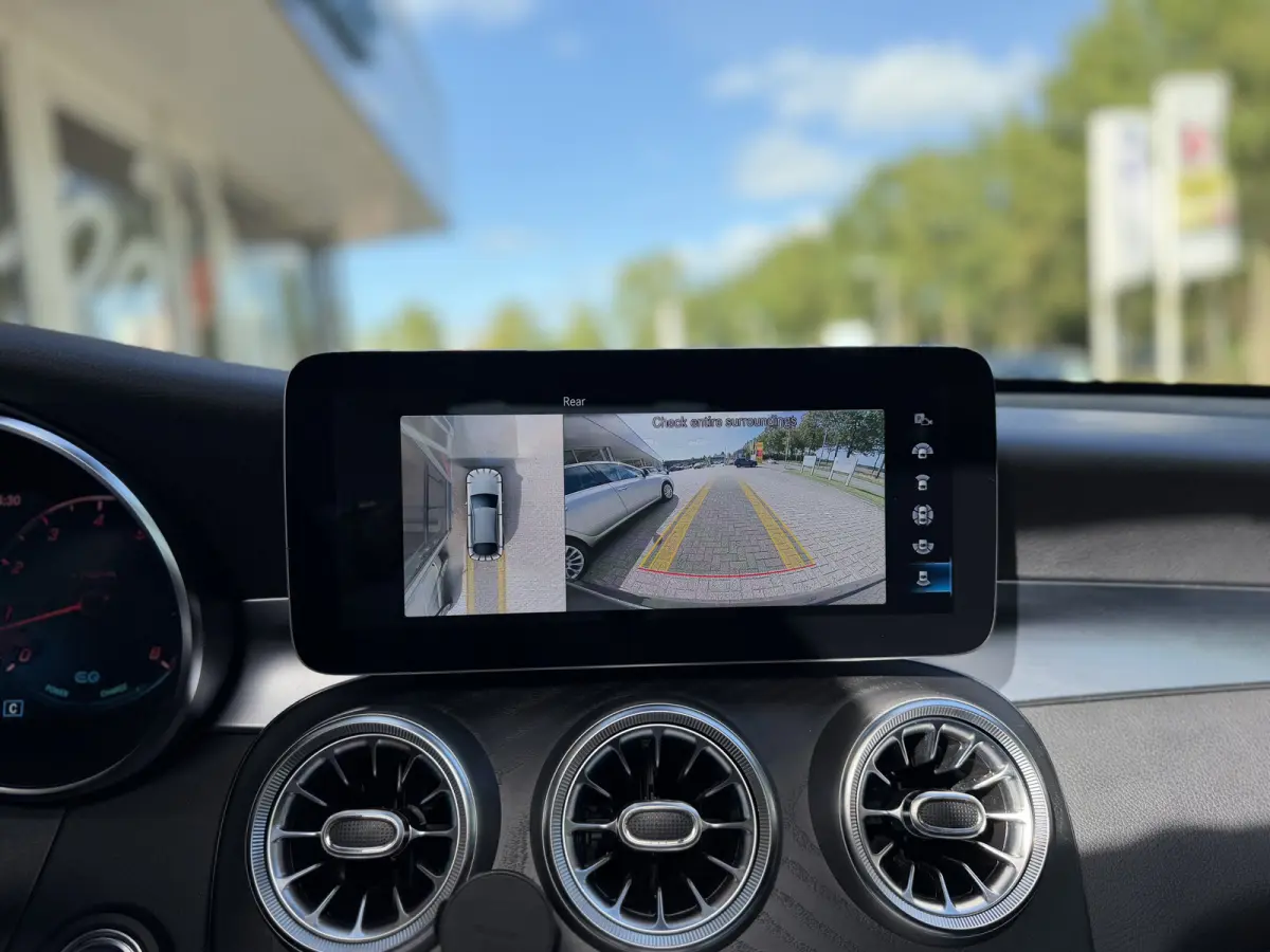 300 4MATIC Premium AMG styling / Schuif-kanteldak / Navi / 20" / Carplay / 360 Camera