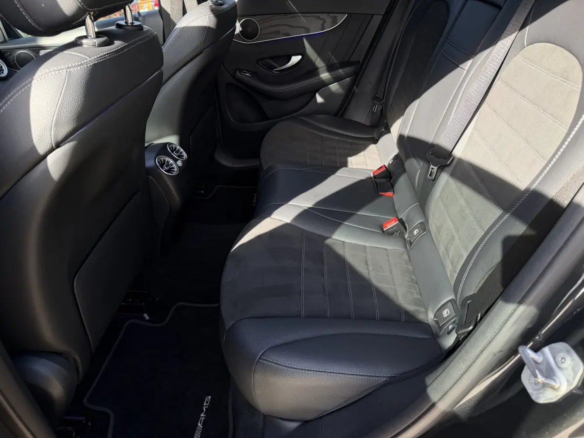 300 4MATIC Premium AMG styling / Schuif-kanteldak / Navi / 20" / Carplay / 360 Camera