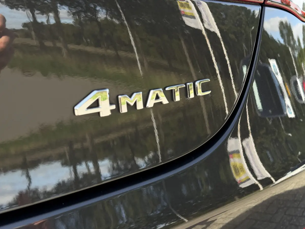 300 4MATIC Premium AMG styling / Schuif-kanteldak / Navi / 20" / Carplay / 360 Camera