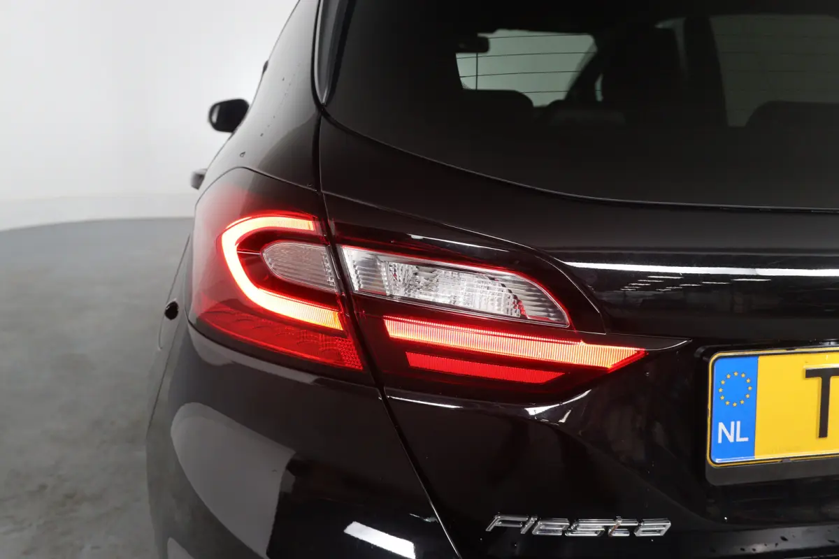 1.0 EcoBoost Hybrid ST-Line X | Camera | Stoel-/Stuurverwarming | Voorruitverwarming | Climate Control | Cruise Control | Led Koplampen