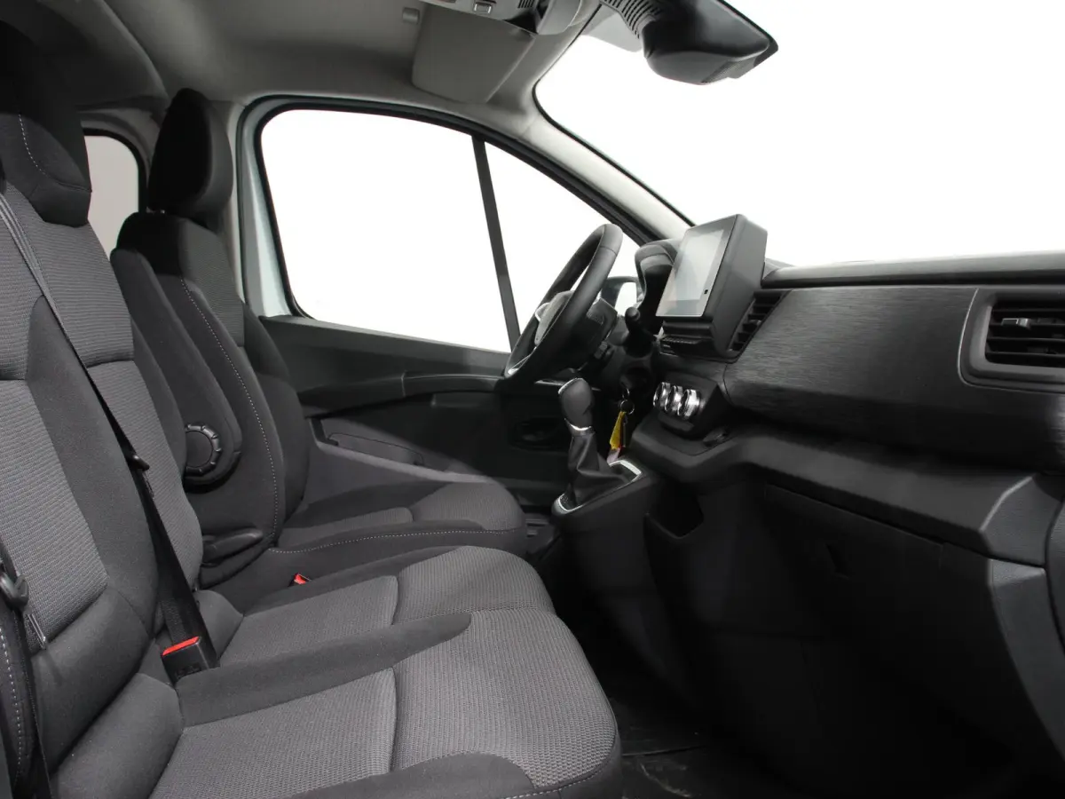 2.0 Blue dCi 150 EDC T30 L2H1 Advance Dubbele cabine Navigatie Airco Lichtmetalen velgen Betimmering Trekhaak Camera Parkeer sensoren Dab