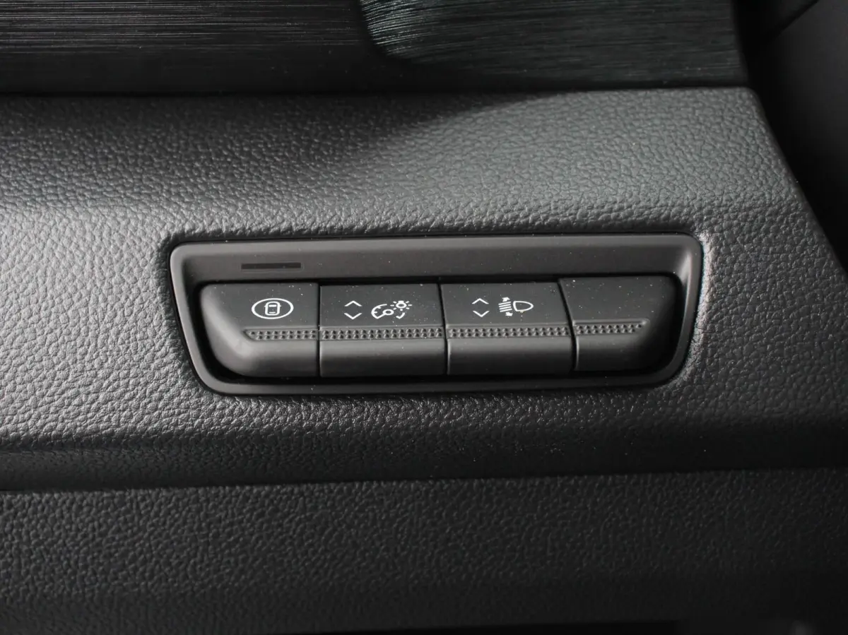 2.0 Blue dCi 150 EDC T30 L2H1 Advance Dubbele cabine Navigatie Airco Lichtmetalen velgen Betimmering Trekhaak Camera Parkeer sensoren Dab
