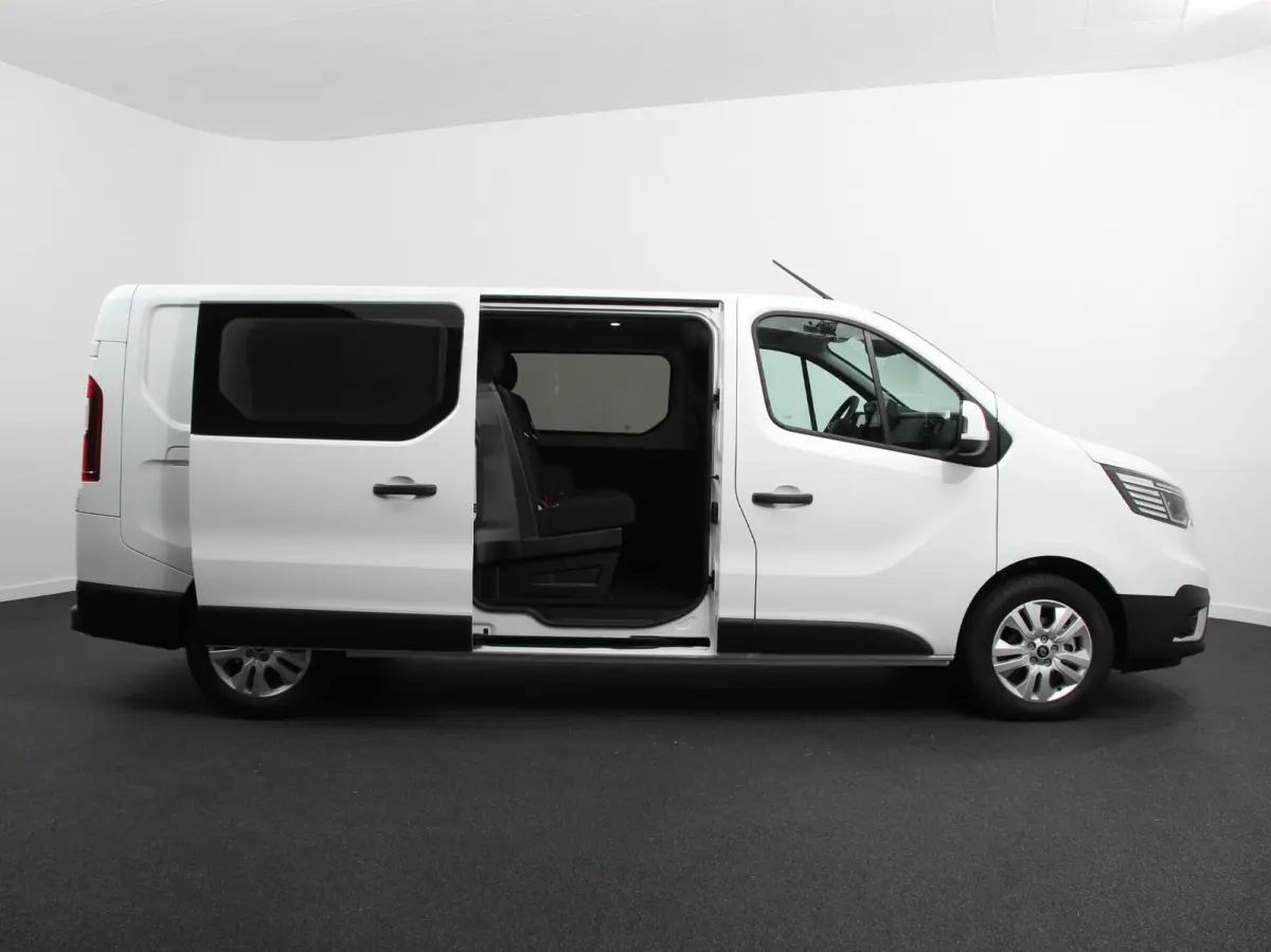 2.0 Blue dCi 150 EDC T30 L2H1 Advance Dubbele cabine Navigatie Airco Lichtmetalen velgen Betimmering Trekhaak Camera Parkeer sensoren Dab
