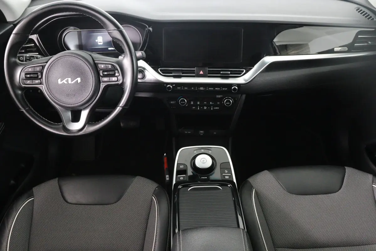 DynamicLine 64 kWh | 1e Eigenaar! | SOH 100% | Warmtepomp | Cruise Adaptive | Camera | Half Leder | Clima | Navi | Keyless | Parkeersensoren | Lichtmetalen Velgen