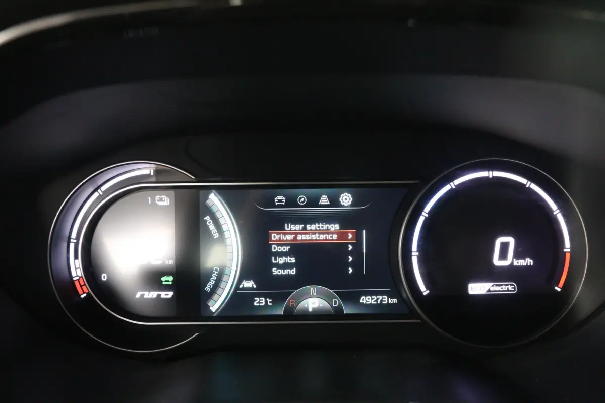 DynamicLine 64 kWh | 1e Eigenaar! | SOH 100% | Warmtepomp | Cruise Adaptive | Camera | Half Leder | Clima | Navi | Keyless | Parkeersensoren | Lichtmetalen Velgen