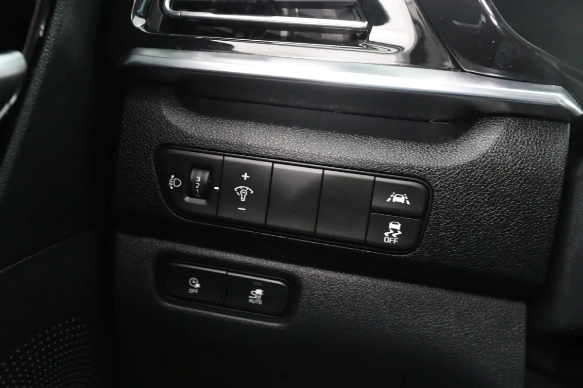 DynamicLine 64 kWh | 1e Eigenaar! | SOH 100% | Warmtepomp | Cruise Adaptive | Camera | Half Leder | Clima | Navi | Keyless | Parkeersensoren | Lichtmetalen Velgen