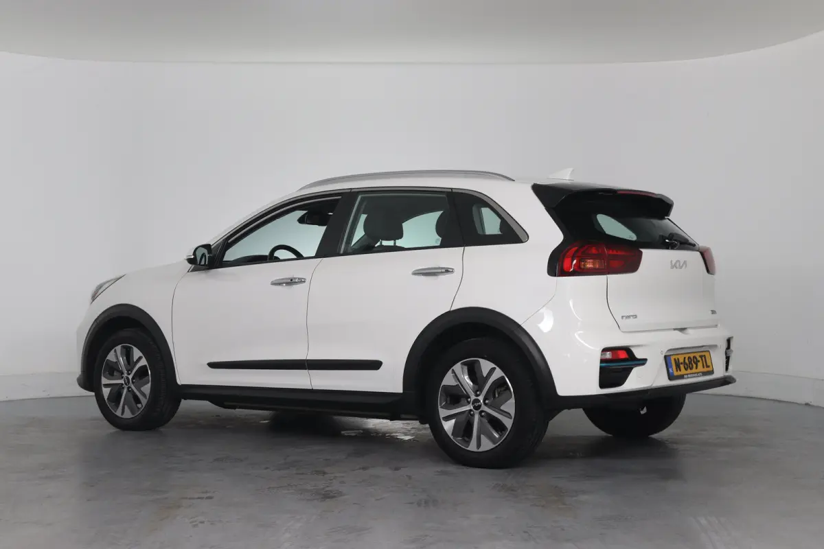 DynamicLine 64 kWh | 1e Eigenaar! | SOH 100% | Warmtepomp | Cruise Adaptive | Camera | Half Leder | Clima | Navi | Keyless | Parkeersensoren | Lichtmetalen Velgen