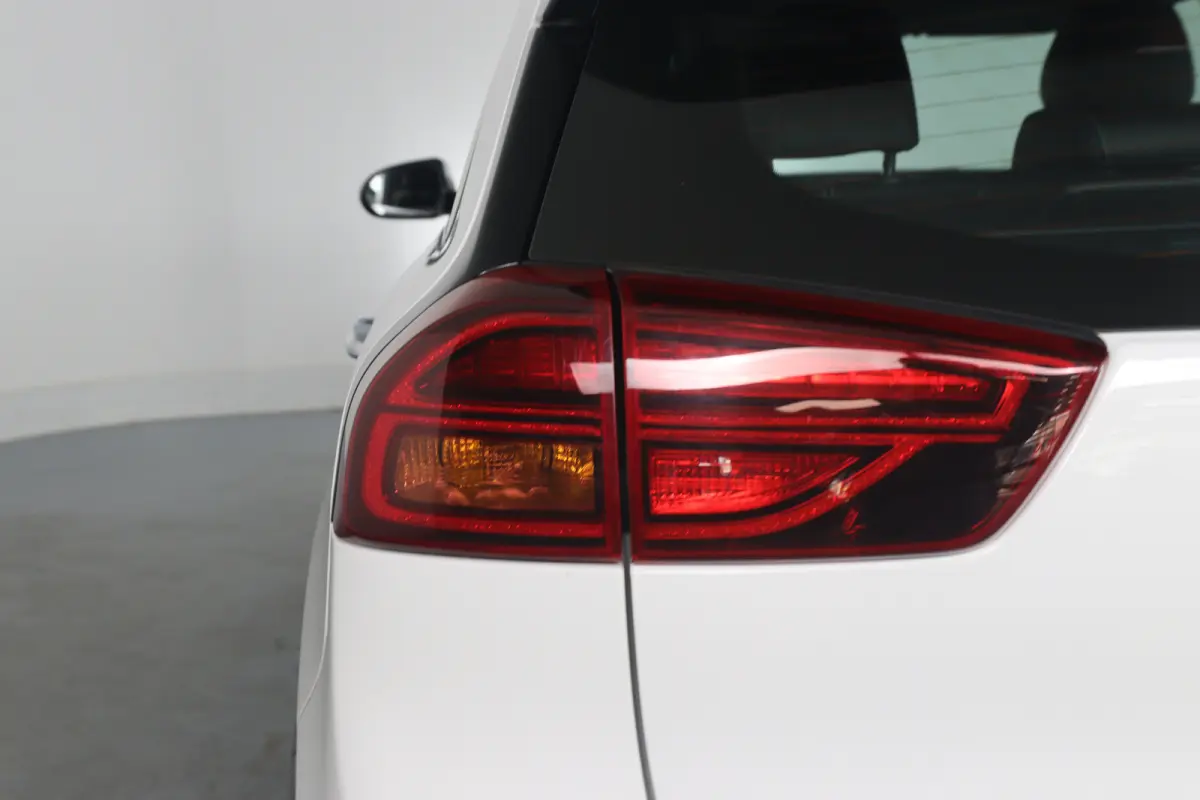 DynamicLine 64 kWh | 1e Eigenaar! | SOH 100% | Warmtepomp | Cruise Adaptive | Camera | Half Leder | Clima | Navi | Keyless | Parkeersensoren | Lichtmetalen Velgen