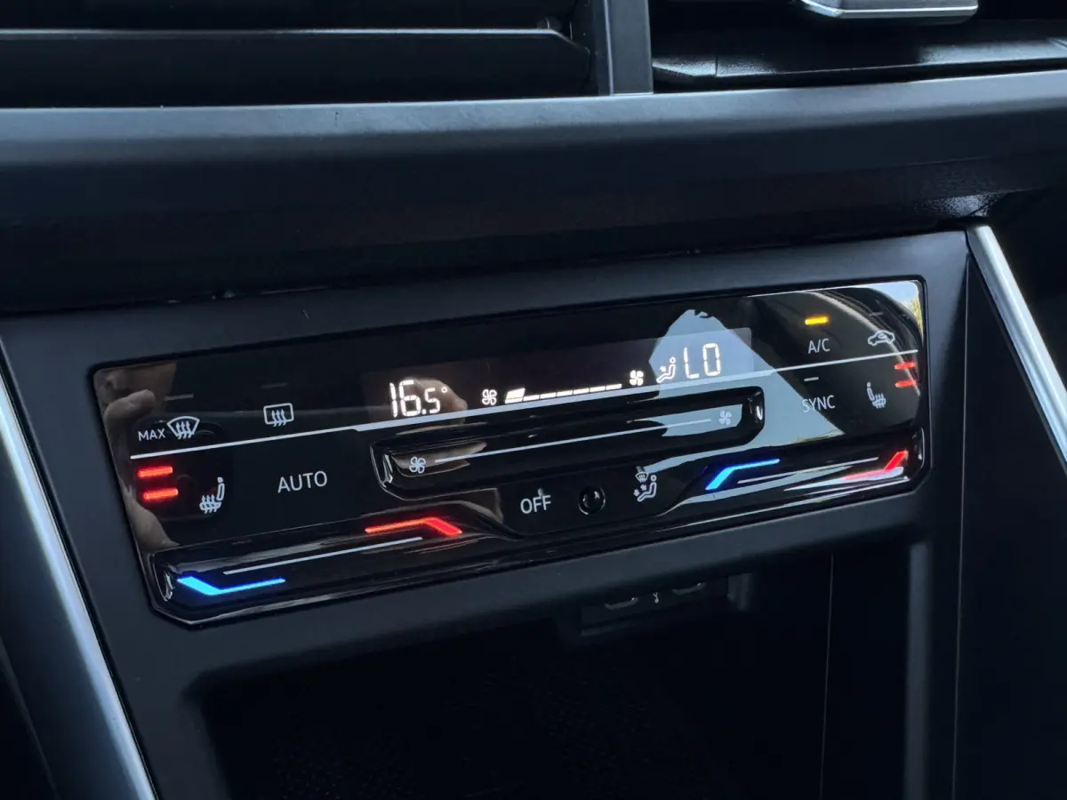 TSI 95PK LIFE EDITION CARPLAY/PDC/STOELVERW.