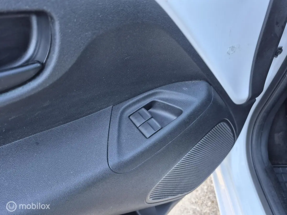 1.0 VTi Feel Airco / Carplay / Achteruitrij camera