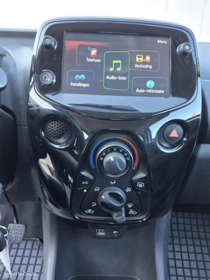 1.0 VTi Feel Airco / Carplay / Achteruitrij camera