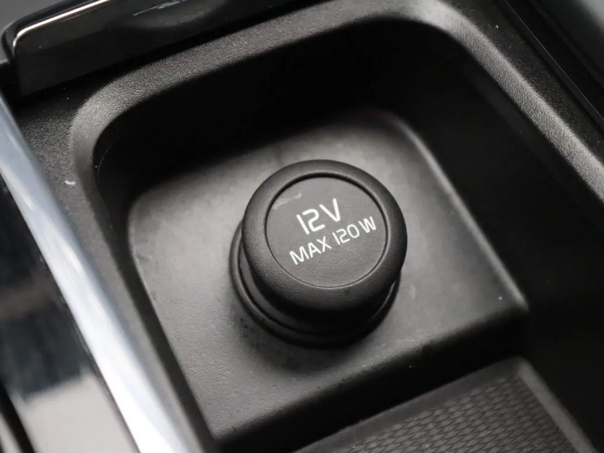 2.0 B4 Momentum Pro | 360 CAMERA  | APPLE CARPLAY - ANDROID AUTO | STOELVERWARMING | ELEKTRISCHE KOFFERKLEP | TREKHAAK | LEDEREN INTERIEUR | PARKEERSENSOREN | KEYLESS | CLIMATE CONTROL | ADA