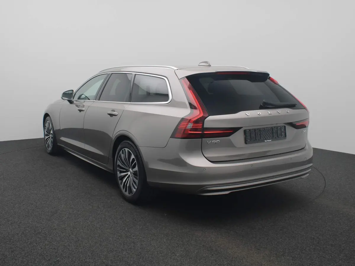 2.0 B4 Momentum Pro | 360 CAMERA  | APPLE CARPLAY - ANDROID AUTO | STOELVERWARMING | ELEKTRISCHE KOFFERKLEP | TREKHAAK | LEDEREN INTERIEUR | PARKEERSENSOREN | KEYLESS | CLIMATE CONTROL | ADA