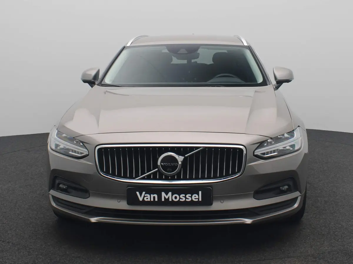 2.0 B4 Momentum Pro | 360 CAMERA  | APPLE CARPLAY - ANDROID AUTO | STOELVERWARMING | ELEKTRISCHE KOFFERKLEP | TREKHAAK | LEDEREN INTERIEUR | PARKEERSENSOREN | KEYLESS | CLIMATE CONTROL | ADA