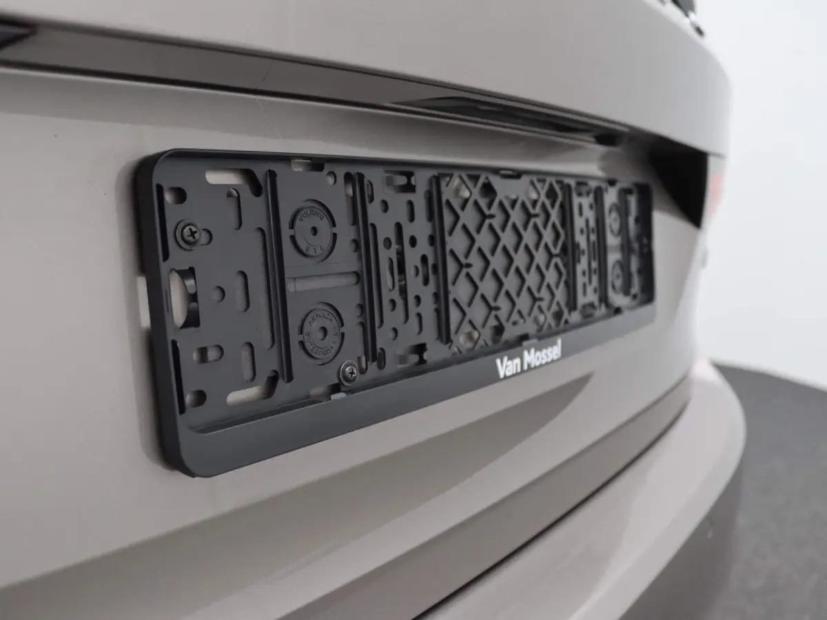 2.0 B4 Momentum Pro | 360 CAMERA  | APPLE CARPLAY - ANDROID AUTO | STOELVERWARMING | ELEKTRISCHE KOFFERKLEP | TREKHAAK | LEDEREN INTERIEUR | PARKEERSENSOREN | KEYLESS | CLIMATE CONTROL | ADA
