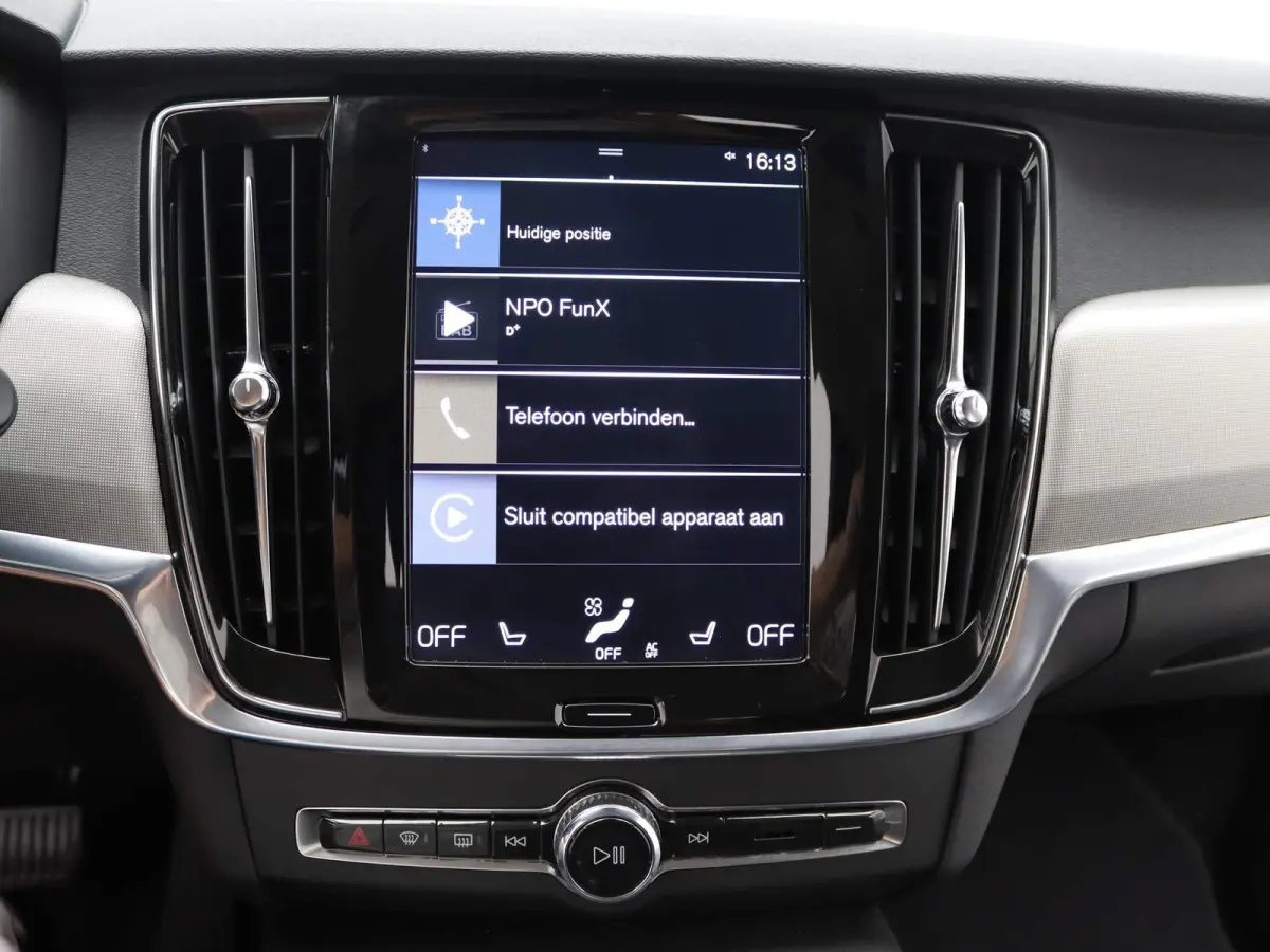 2.0 B4 Momentum Pro | 360 CAMERA  | APPLE CARPLAY - ANDROID AUTO | STOELVERWARMING | ELEKTRISCHE KOFFERKLEP | TREKHAAK | LEDEREN INTERIEUR | PARKEERSENSOREN | KEYLESS | CLIMATE CONTROL | ADA